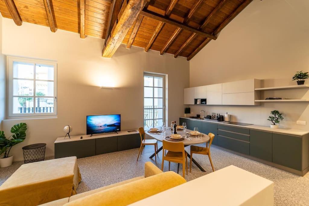 Elegante Loft A 200 A Metri Dal Duomo Como Exterior foto