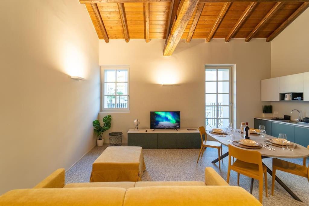 Elegante Loft A 200 A Metri Dal Duomo Como Exterior foto